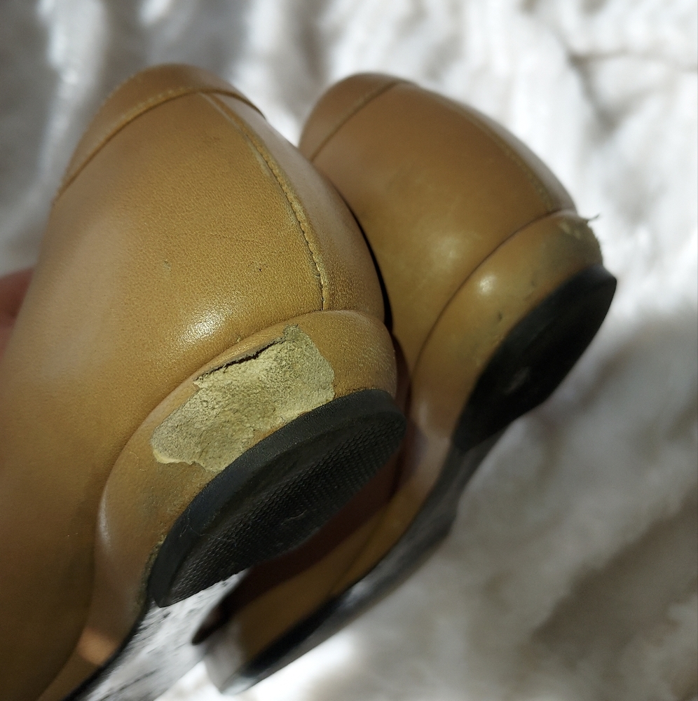 Authenticated CHANEL Tan Leather flats with black toe cap, size 37.5 / 7 - Picture 10 of 11